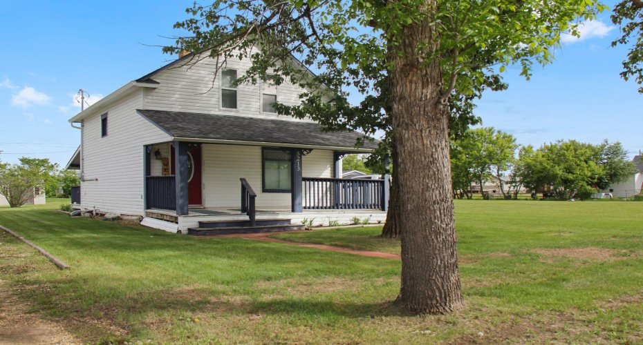 5213 & 5209 49 Street, Daysland, Alberta T0B 0G3, 2 Bedroom Bedrooms, 0 ,2 BathroomBathrooms,Residential,For Sale,49,0,A2318834
