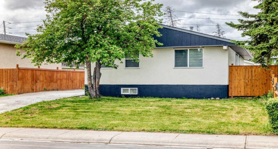 611 Penbrooke Road, Calgary, Alberta T2A 3S9, 6 Bedroom Bedrooms, 0 ,3 BathroomBathrooms,Residential,For Sale,Penbrooke,0,A2320074