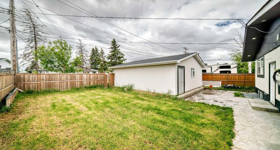 611 Penbrooke Road, Calgary, Alberta T2A 3S9, 6 Bedroom Bedrooms, 0 ,3 BathroomBathrooms,Residential,For Sale,Penbrooke,0,A2320074