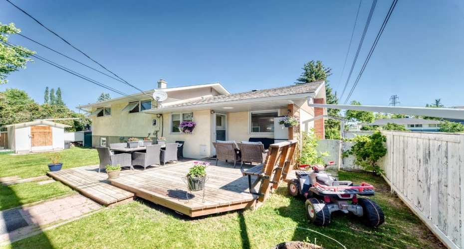4803 5 Avenue, Calgary, Alberta T3C 0C7, 3 Bedroom Bedrooms, 0 ,2 BathroomBathrooms,Residential,For Sale,5,0,A2327188