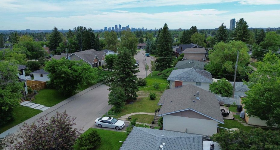 4803 5 Avenue, Calgary, Alberta T3C 0C7, 3 Bedroom Bedrooms, 0 ,2 BathroomBathrooms,Residential,For Sale,5,0,A2327188