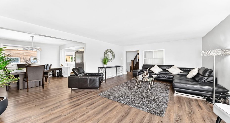 4803 5 Avenue, Calgary, Alberta T3C 0C7, 3 Bedroom Bedrooms, 0 ,2 BathroomBathrooms,Residential,For Sale,5,0,A2327188