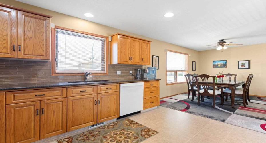 47 Taylor Avenue, Medicine Hat, Alberta T1B4B7, 5 Bedroom Bedrooms, 0 ,3 BathroomBathrooms,Residential,For Sale,Taylor,0,A2328458