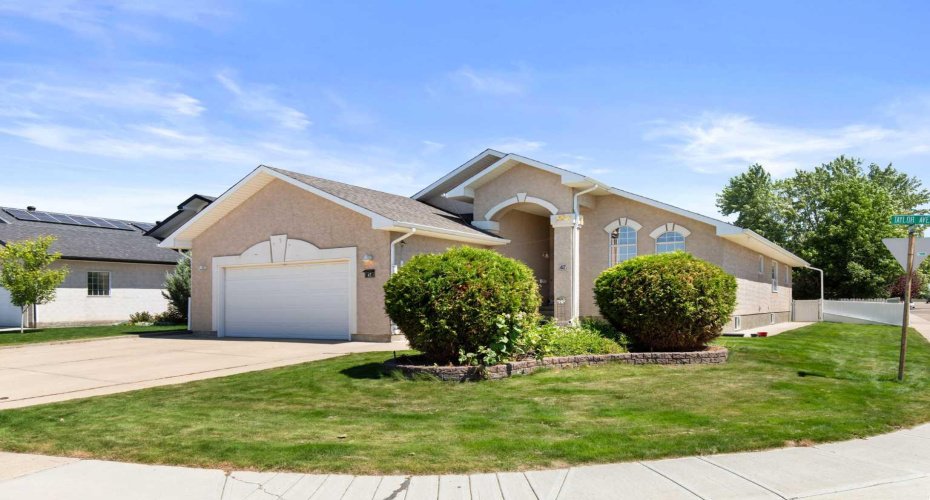 47 Taylor Avenue, Medicine Hat, Alberta T1B4B7, 5 Bedroom Bedrooms, 0 ,3 BathroomBathrooms,Residential,For Sale,Taylor,0,A2328458