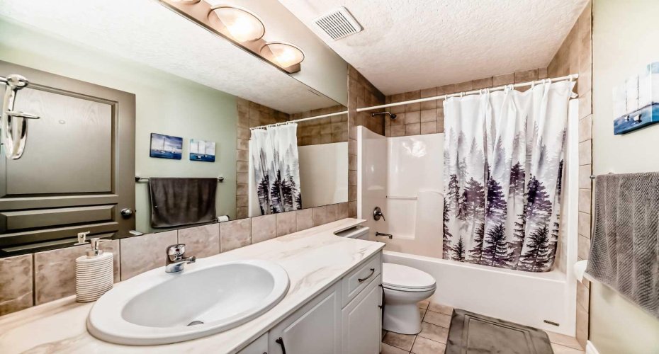 146 Scenic View Close, Calgary, Alberta T3L1Z4, 5 Bedroom Bedrooms, 0 ,4 BathroomBathrooms,Residential,For Sale,Scenic View,0,A2328540