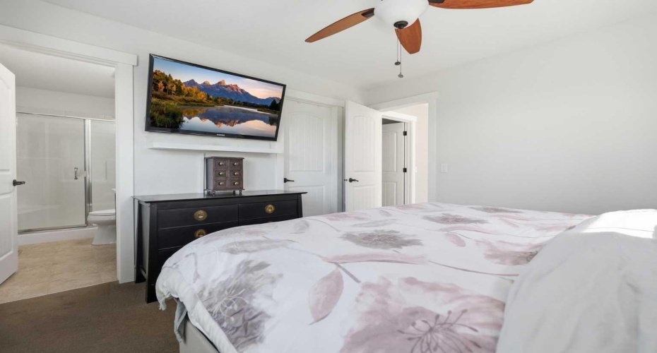 Primary bedroom with walk-in closet and 3 piece ensuite bathroom.