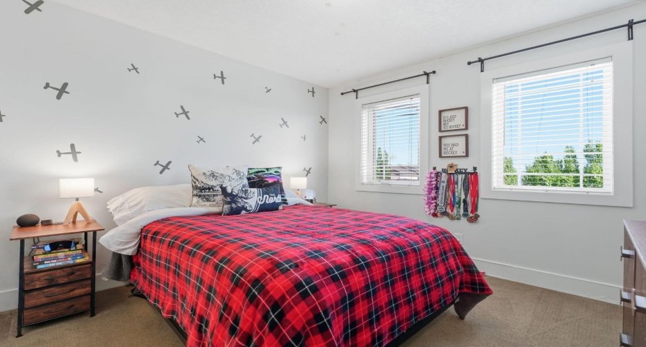3rd upper level bedroom!