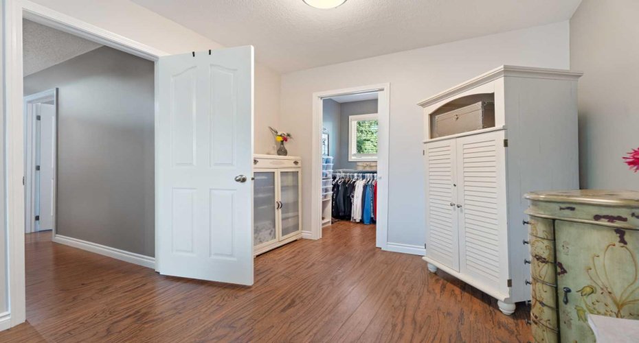 49 Lock Crescent, Okotoks, Alberta T1S 1E8, 4 Bedroom Bedrooms, 0 ,3 BathroomBathrooms,Residential,For Sale,Lock,0,A2313442