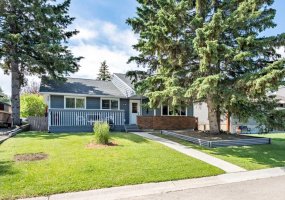 49 Lock Crescent, Okotoks, Alberta T1S 1E8, 4 Bedroom Bedrooms, 0 ,3 BathroomBathrooms,Residential,For Sale,Lock,0,A2313442
