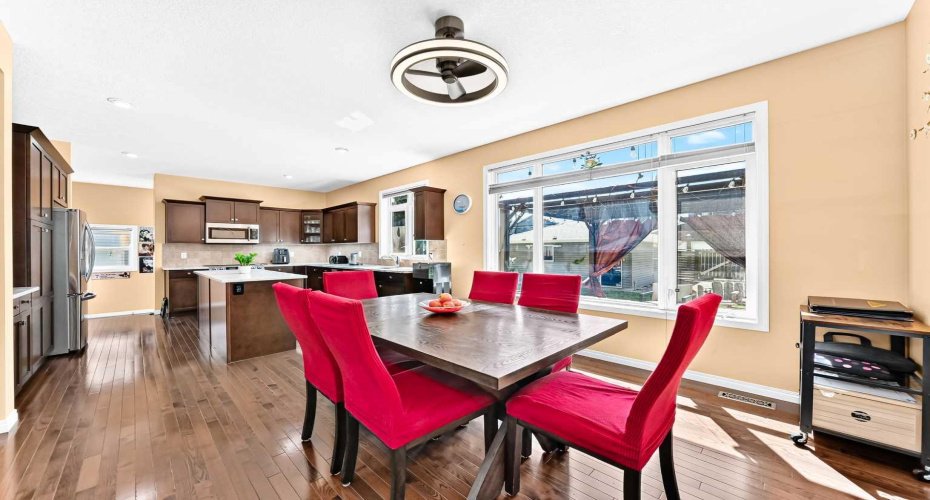 29 Westridge Crescent, Okotoks, Alberta T1S 0G7, 5 Bedrooms Bedrooms, ,4 BathroomsBathrooms,Residential,For Sale,Westridge,A2328717
