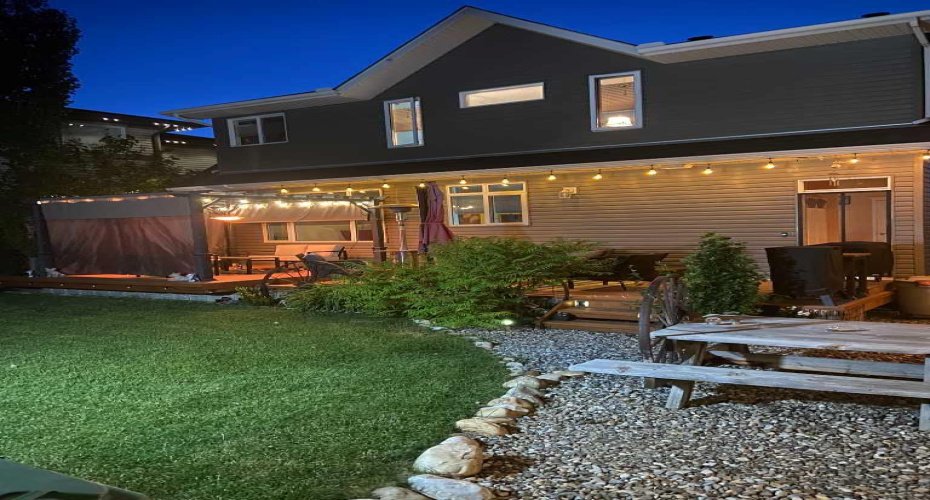 29 Westridge Crescent, Okotoks, Alberta T1S 0G7, 5 Bedrooms Bedrooms, ,4 BathroomsBathrooms,Residential,For Sale,Westridge,A2328717