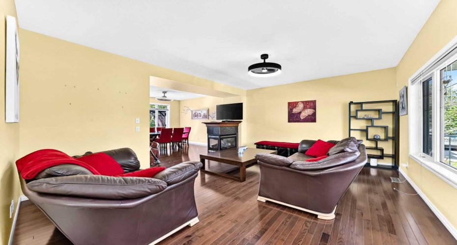 29 Westridge Crescent, Okotoks, Alberta T1S 0G7, 5 Bedrooms Bedrooms, ,4 BathroomsBathrooms,Residential,For Sale,Westridge,A2328717