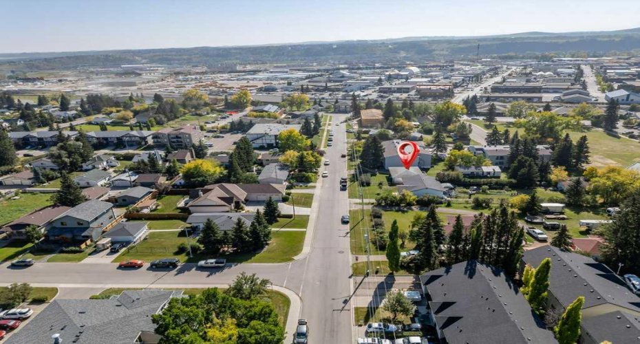217 Ross Avenue, Cochrane, Alberta T4C1C9, 3 Bedrooms Bedrooms, ,1 BathroomBathrooms,Residential,For Sale,Ross,A2328880