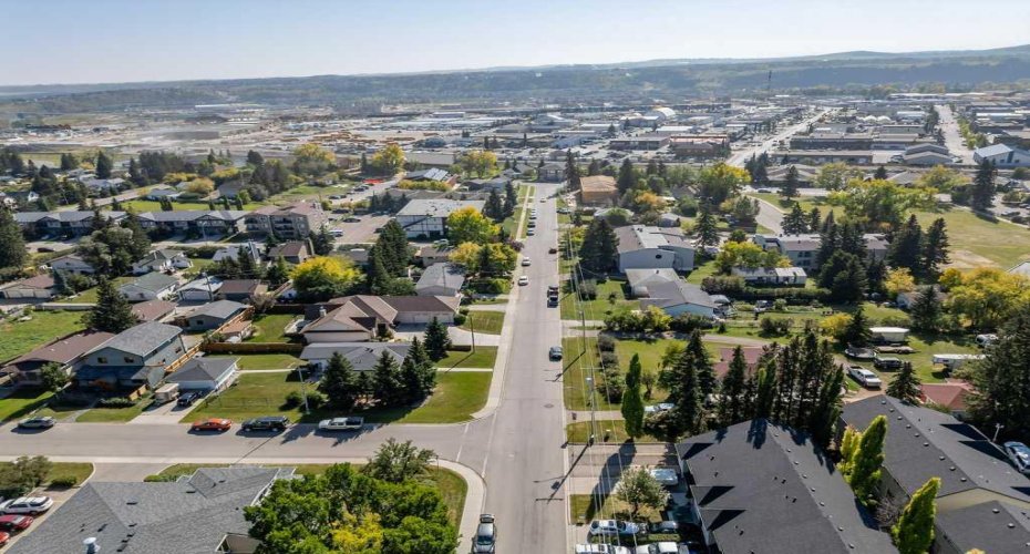 217 Ross Avenue, Cochrane, Alberta T4C1C9, 3 Bedrooms Bedrooms, ,1 BathroomBathrooms,Residential,For Sale,Ross,A2328880