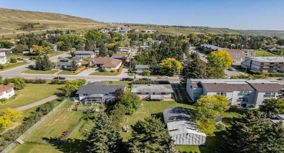 217 Ross Avenue, Cochrane, Alberta T4C1C9, 3 Bedrooms Bedrooms, ,1 BathroomBathrooms,Residential,For Sale,Ross,A2328880