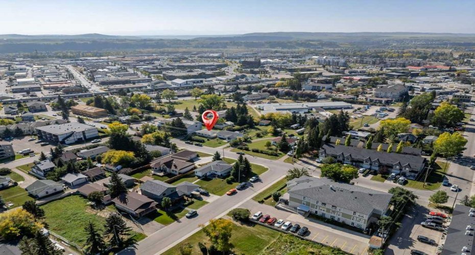 217 Ross Avenue, Cochrane, Alberta T4C1C9, 3 Bedrooms Bedrooms, ,1 BathroomBathrooms,Residential,For Sale,Ross,A2328880