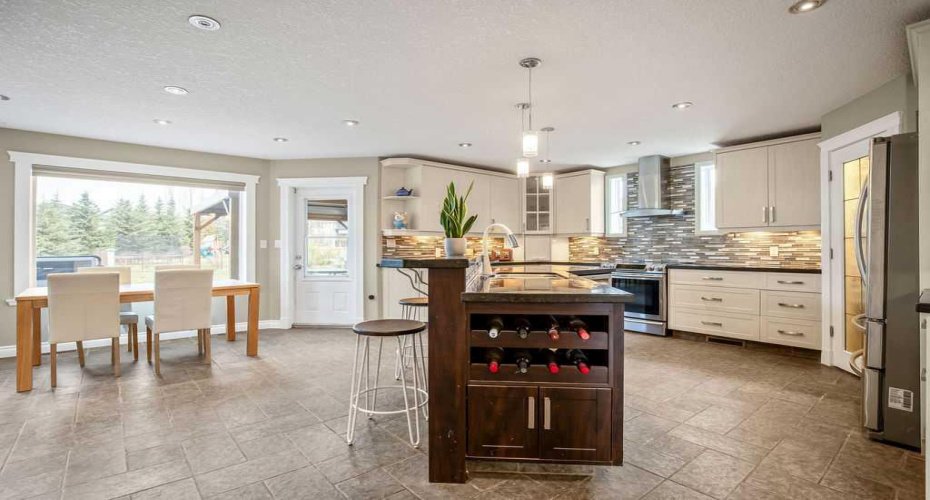 105 Lang Place, Okotoks, Alberta T1S 1W8, 4 Bedrooms Bedrooms, ,4 BathroomsBathrooms,Residential,For Sale,Lang,A2301740