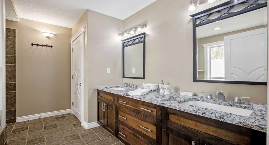 105 Lang Place, Okotoks, Alberta T1S 1W8, 4 Bedrooms Bedrooms, ,4 BathroomsBathrooms,Residential,For Sale,Lang,A2301740