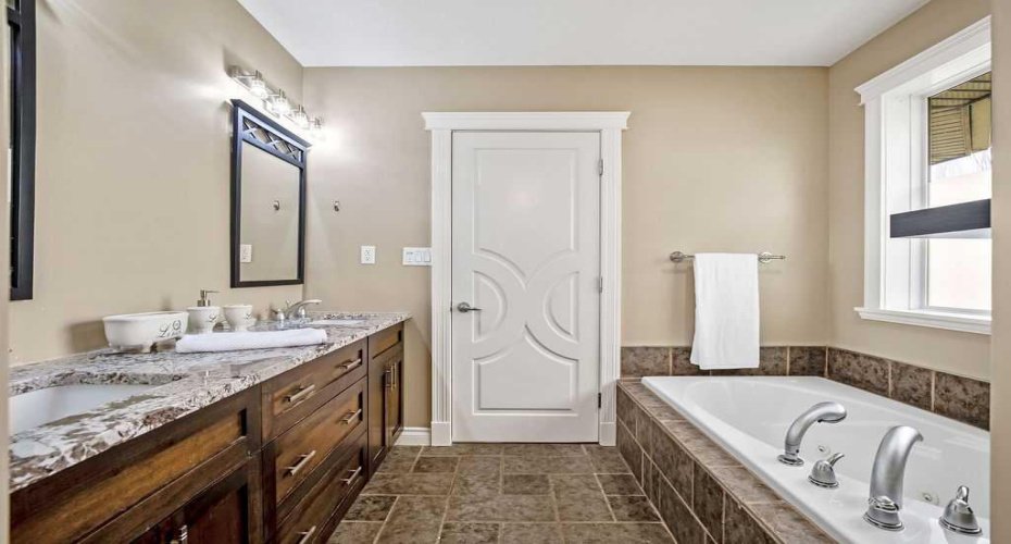 105 Lang Place, Okotoks, Alberta T1S 1W8, 4 Bedrooms Bedrooms, ,4 BathroomsBathrooms,Residential,For Sale,Lang,A2301740