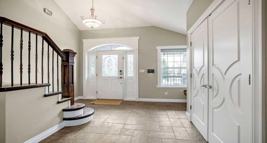 105 Lang Place, Okotoks, Alberta T1S 1W8, 4 Bedrooms Bedrooms, ,4 BathroomsBathrooms,Residential,For Sale,Lang,A2301740
