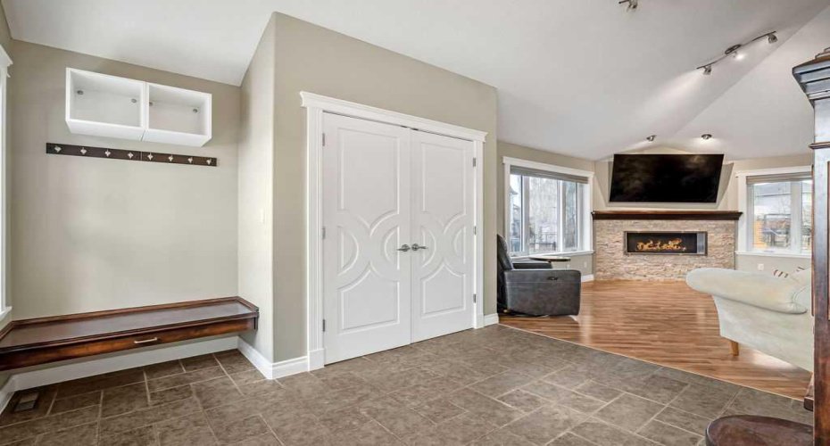105 Lang Place, Okotoks, Alberta T1S 1W8, 4 Bedrooms Bedrooms, ,4 BathroomsBathrooms,Residential,For Sale,Lang,A2301740