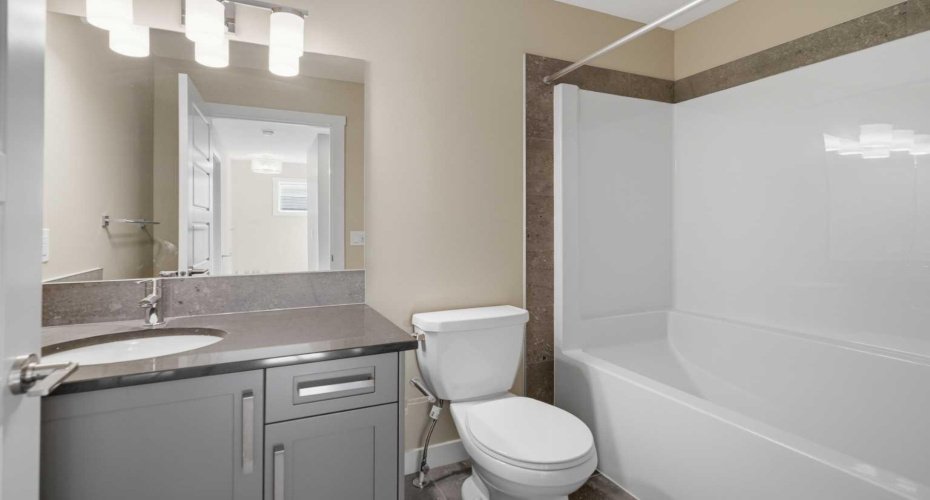 Upstairs Main Bathroom