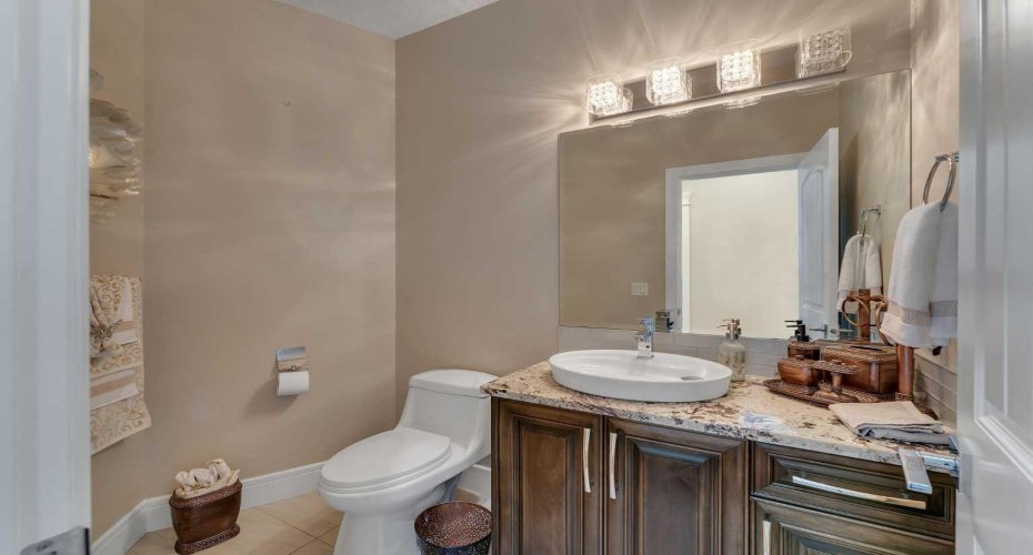 255 Stonemere Green, Chestermere, Alberta T1X 0X5, 6 Bedrooms Bedrooms, ,5 BathroomsBathrooms,Residential,For Sale,Stonemere,A2328957