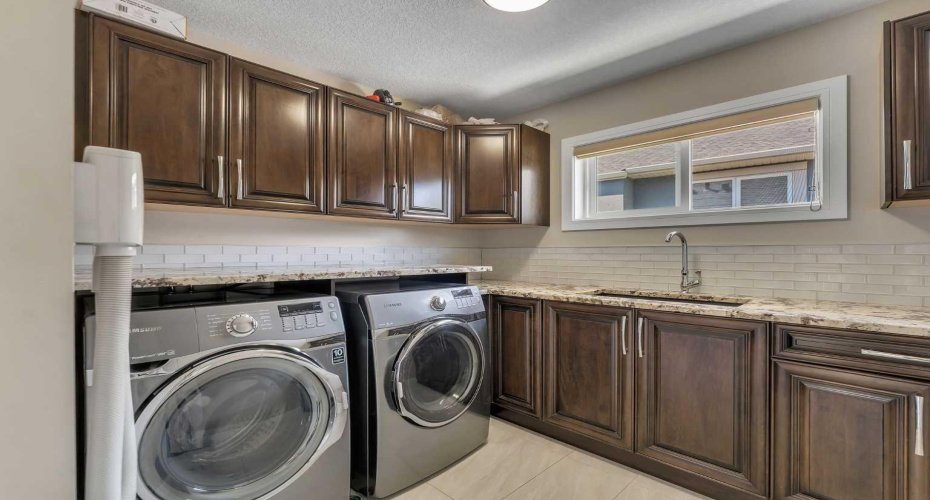 255 Stonemere Green, Chestermere, Alberta T1X 0X5, 6 Bedrooms Bedrooms, ,5 BathroomsBathrooms,Residential,For Sale,Stonemere,A2328957