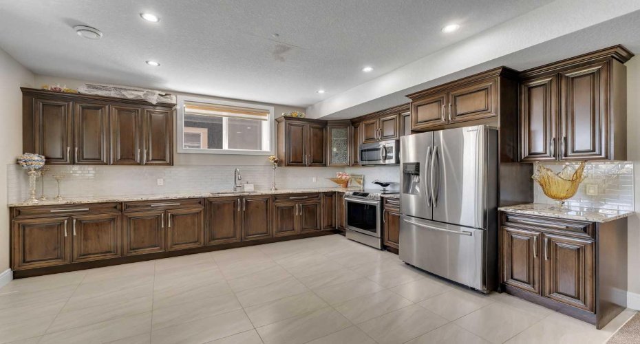 255 Stonemere Green, Chestermere, Alberta T1X 0X5, 6 Bedrooms Bedrooms, ,5 BathroomsBathrooms,Residential,For Sale,Stonemere,A2328957