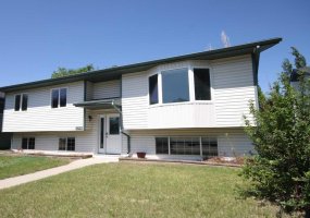 209 Strathaven Bay, Strathmore, Alberta T1P 1N4, 4 Bedrooms Bedrooms, ,2 BathroomsBathrooms,Residential,For Sale,Strathaven,A2329067 209 Strathaven Bay, Strathmore, Alberta T1P 1N4, 4 Bedrooms Bedrooms, ,2 BathroomsBathrooms,Residential,For Sale,Strathaven,A2329067