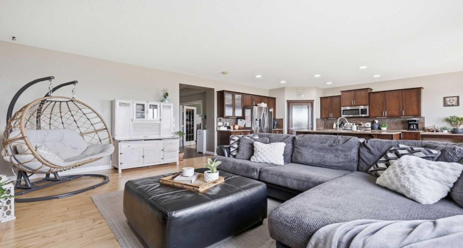 99 Sunset View, Cochrane, Alberta T4C 0E8, 4 Bedrooms Bedrooms, ,4 BathroomsBathrooms,Residential,For Sale,Sunset,A2329115
