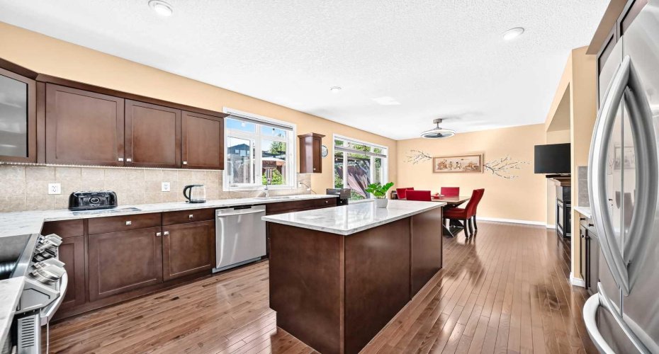 29 Westridge Crescent, Okotoks, Alberta T1S 0G7, 5 Bedroom Bedrooms, 0 ,4 BathroomBathrooms,Residential,For Sale,Westridge,0,A2328717
