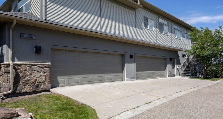 2 Car, Heated Garage