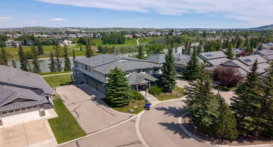 192 Crawford Drive, Cochrane, Alberta T4C 2G8, 2 Bedrooms Bedrooms, ,2 BathroomsBathrooms,Residential,For Sale,Crawford,A2325306