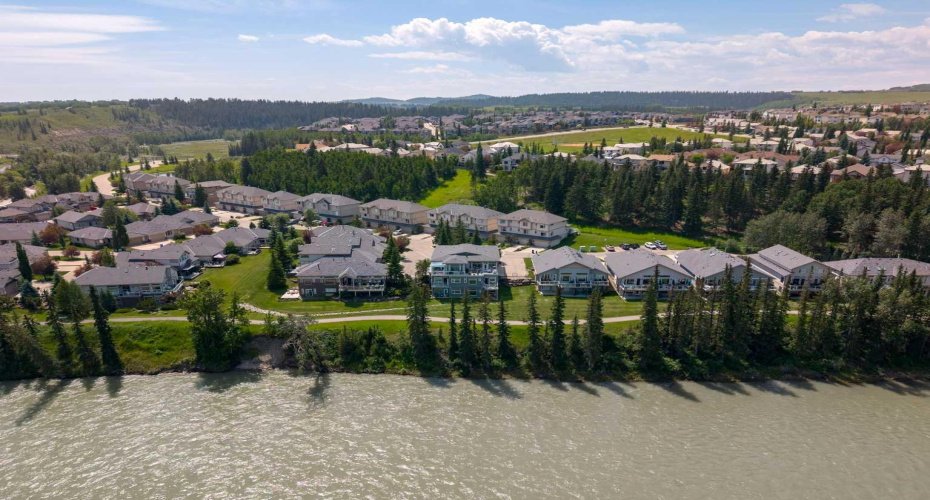 192 Crawford Drive, Cochrane, Alberta T4C 2G8, 2 Bedrooms Bedrooms, ,2 BathroomsBathrooms,Residential,For Sale,Crawford,A2325306