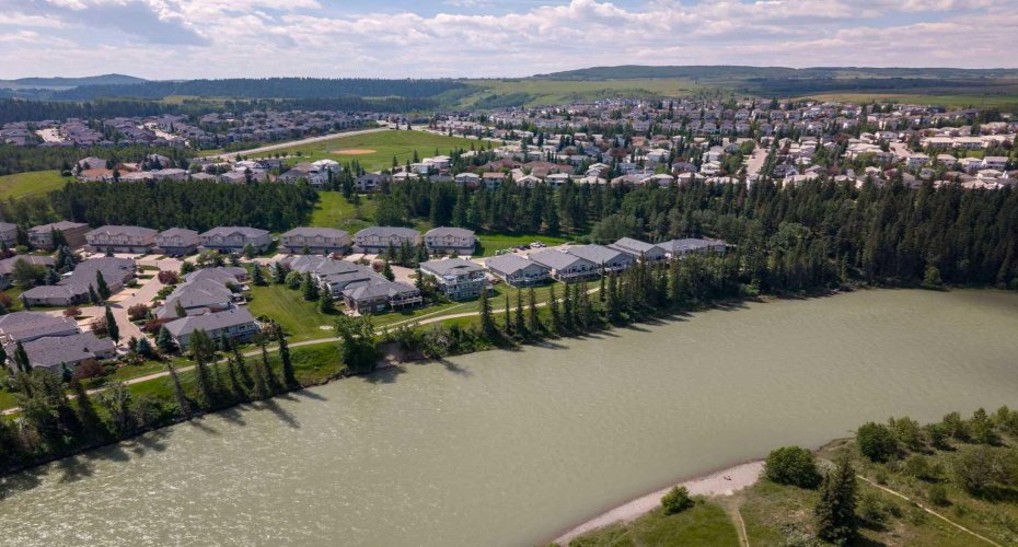 192 Crawford Drive, Cochrane, Alberta T4C 2G8, 2 Bedrooms Bedrooms, ,2 BathroomsBathrooms,Residential,For Sale,Crawford,A2325306