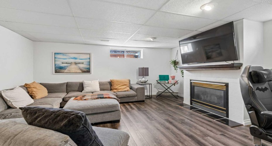 52 West Edge Road, Cochrane, Alberta T4C 1L1, 4 Bedrooms Bedrooms, ,4 BathroomsBathrooms,Residential,For Sale,West Edge,A2325313