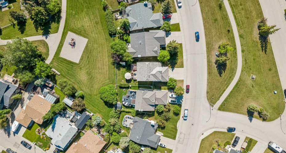 52 West Edge Road, Cochrane, Alberta T4C 1L1, 4 Bedrooms Bedrooms, ,4 BathroomsBathrooms,Residential,For Sale,West Edge,A2325313