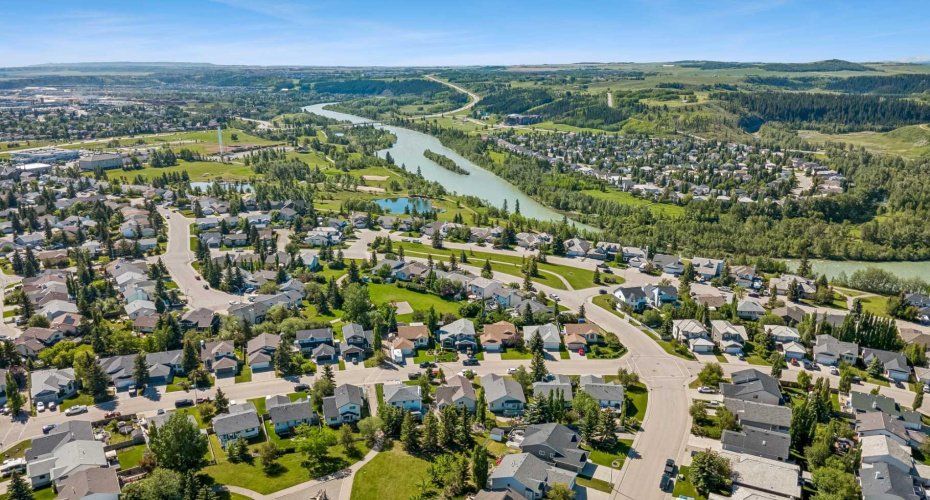 52 West Edge Road, Cochrane, Alberta T4C 1L1, 4 Bedrooms Bedrooms, ,4 BathroomsBathrooms,Residential,For Sale,West Edge,A2325313