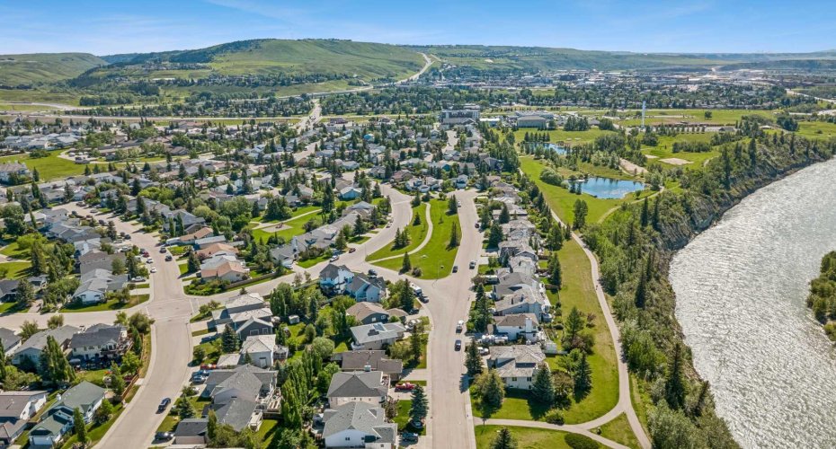 52 West Edge Road, Cochrane, Alberta T4C 1L1, 4 Bedrooms Bedrooms, ,4 BathroomsBathrooms,Residential,For Sale,West Edge,A2325313