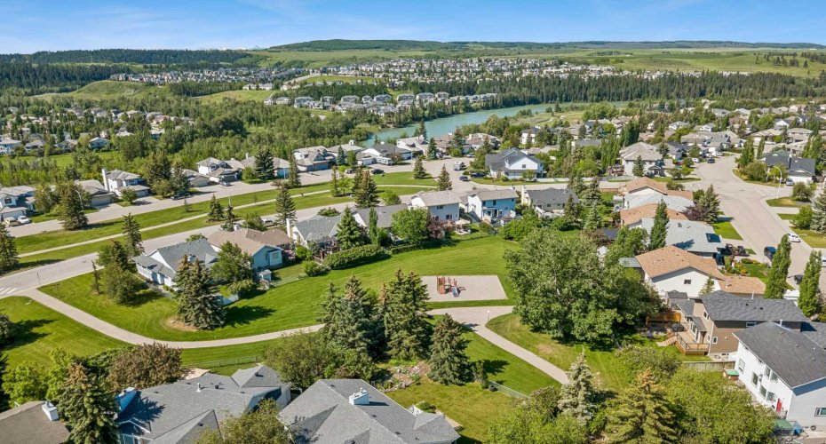 52 West Edge Road, Cochrane, Alberta T4C 1L1, 4 Bedrooms Bedrooms, ,4 BathroomsBathrooms,Residential,For Sale,West Edge,A2325313