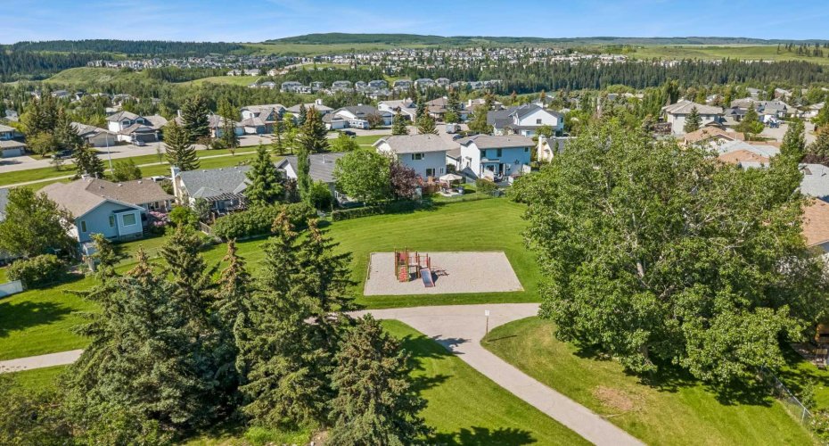 52 West Edge Road, Cochrane, Alberta T4C 1L1, 4 Bedrooms Bedrooms, ,4 BathroomsBathrooms,Residential,For Sale,West Edge,A2325313