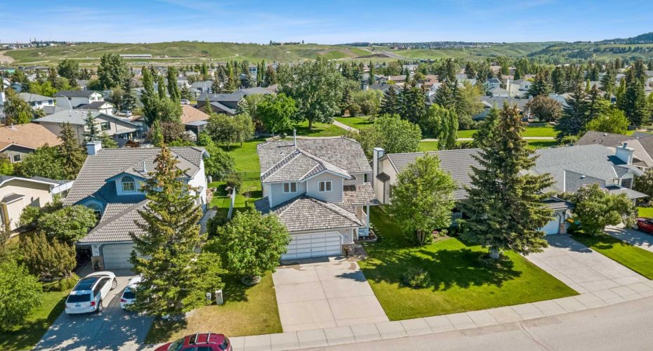 52 West Edge Road, Cochrane, Alberta T4C 1L1, 4 Bedrooms Bedrooms, ,4 BathroomsBathrooms,Residential,For Sale,West Edge,A2325313