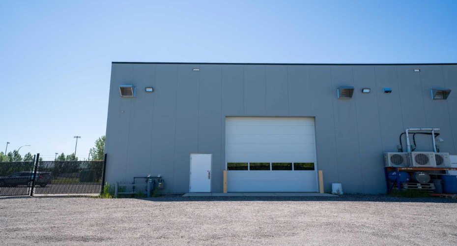 231 Don Seaman Way, Okotoks, Alberta T1S1A5, ,Commercial,For Lease,Don Seaman,A2326391