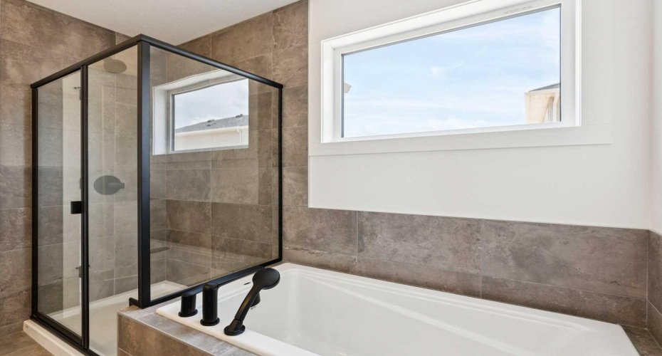 Master 5-piece Ensuite w/ Soaker Tub and Dual Sink Vanity