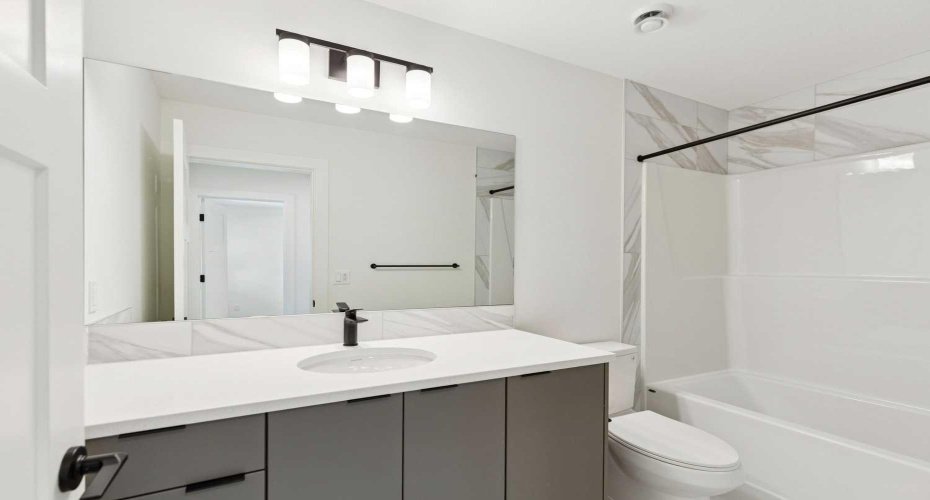 Upper Floor Main Bath