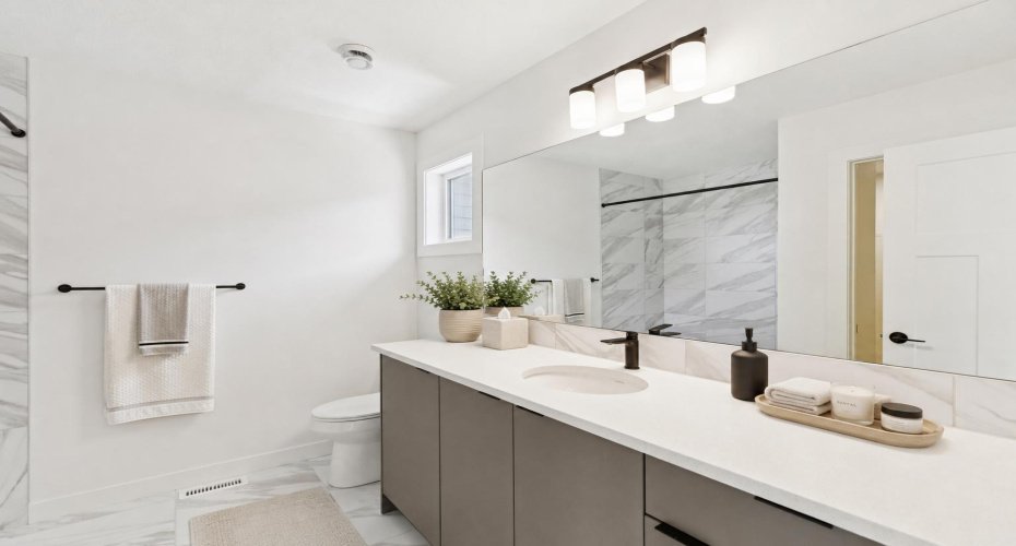 VIRTUALLY STAGED • Master Ensuite
