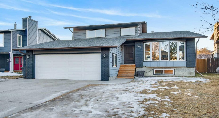 303 Woodside Place, Okotoks, Alberta T1S 1L9, 5 Bedrooms Bedrooms, ,3 BathroomsBathrooms,Residential,For Sale,Woodside,A2329310