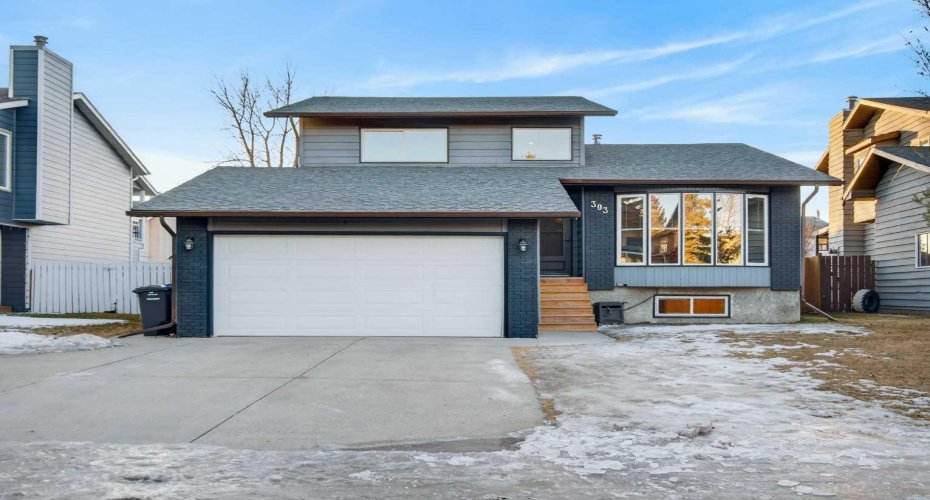 303 Woodside Place, Okotoks, Alberta T1S 1L9, 5 Bedrooms Bedrooms, ,3 BathroomsBathrooms,Residential,For Sale,Woodside,A2329310