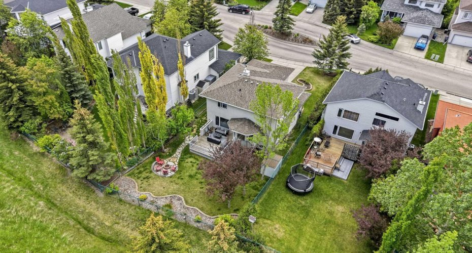 44 Gleneagles View, Cochrane, Alberta T4C 1P1, 3 Bedrooms Bedrooms, ,3 BathroomsBathrooms,Residential,For Sale,Gleneagles,A2311315